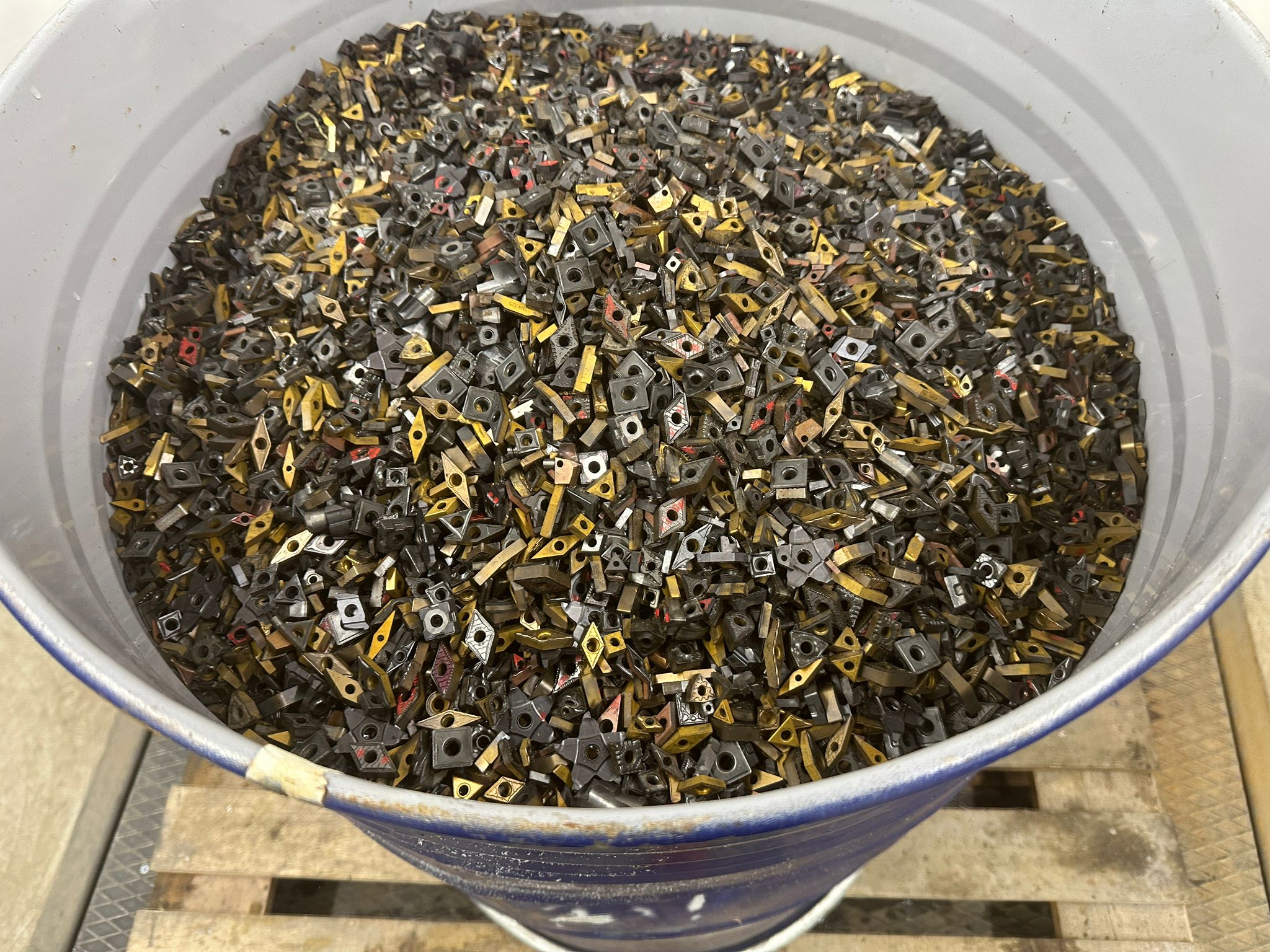 Detail sudu plného tvrdokovových VBD destiček